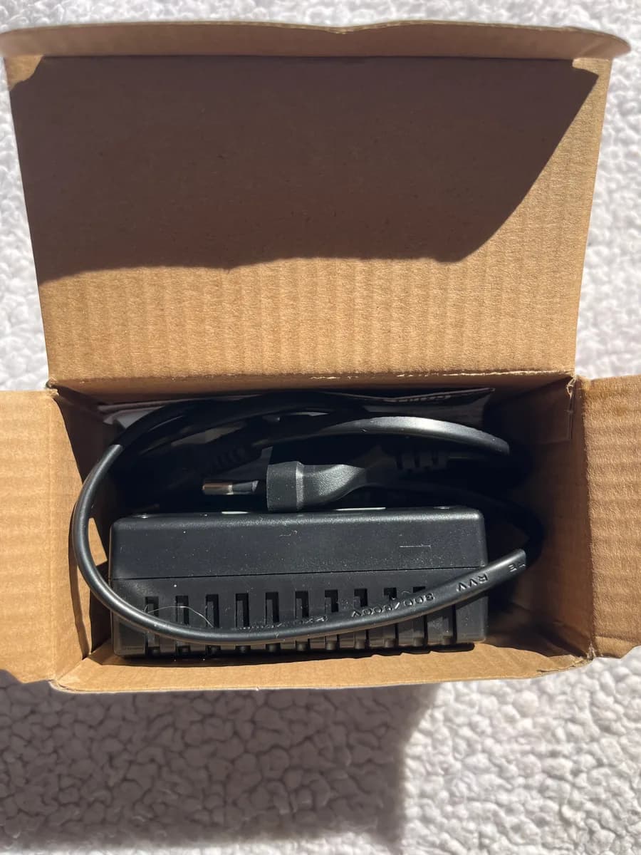Chargeur NiMH Swiss Arms + lubrifiant offert mini 1