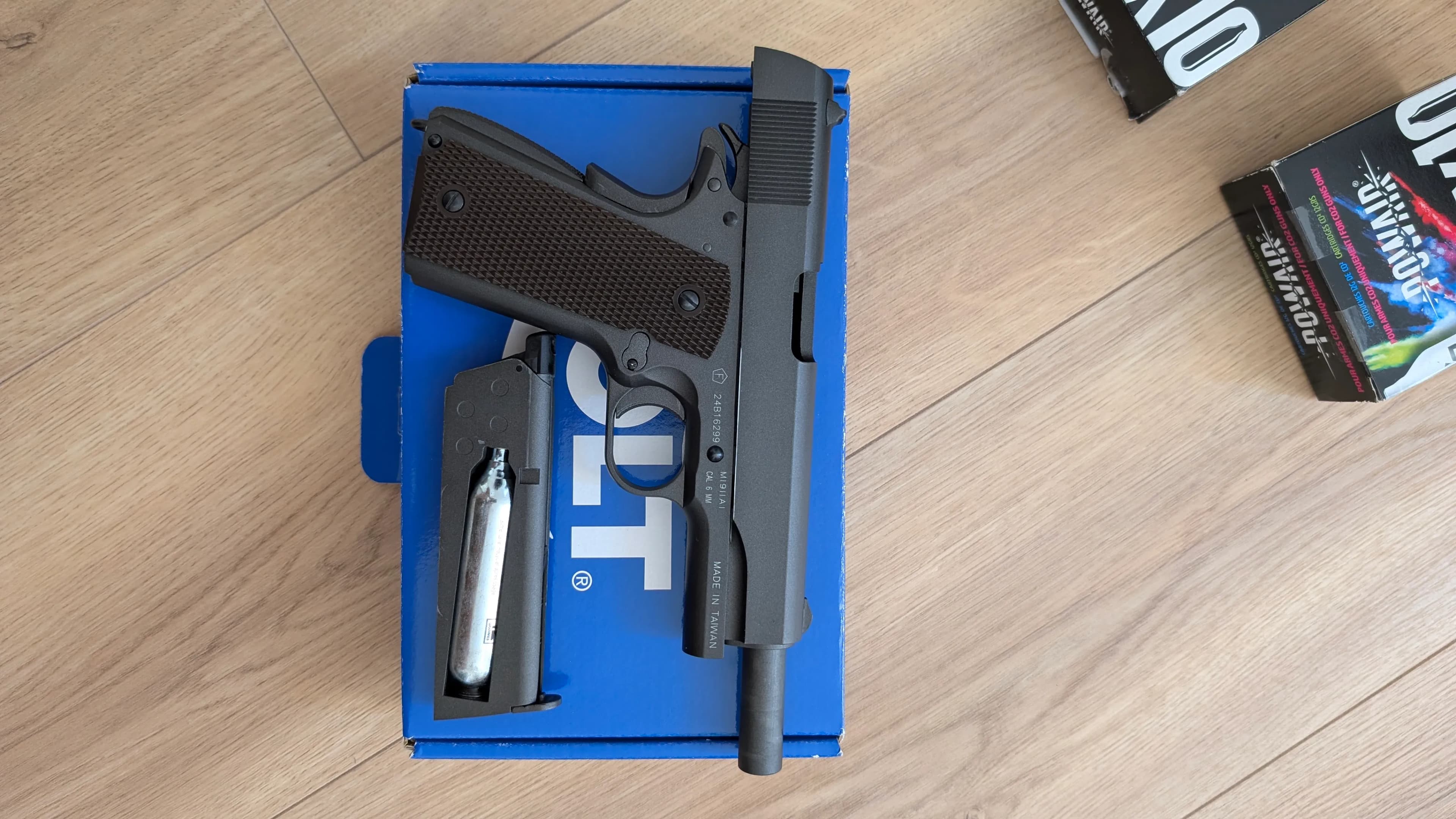 Colt 1911 airsoft CO2 édition anniversaire