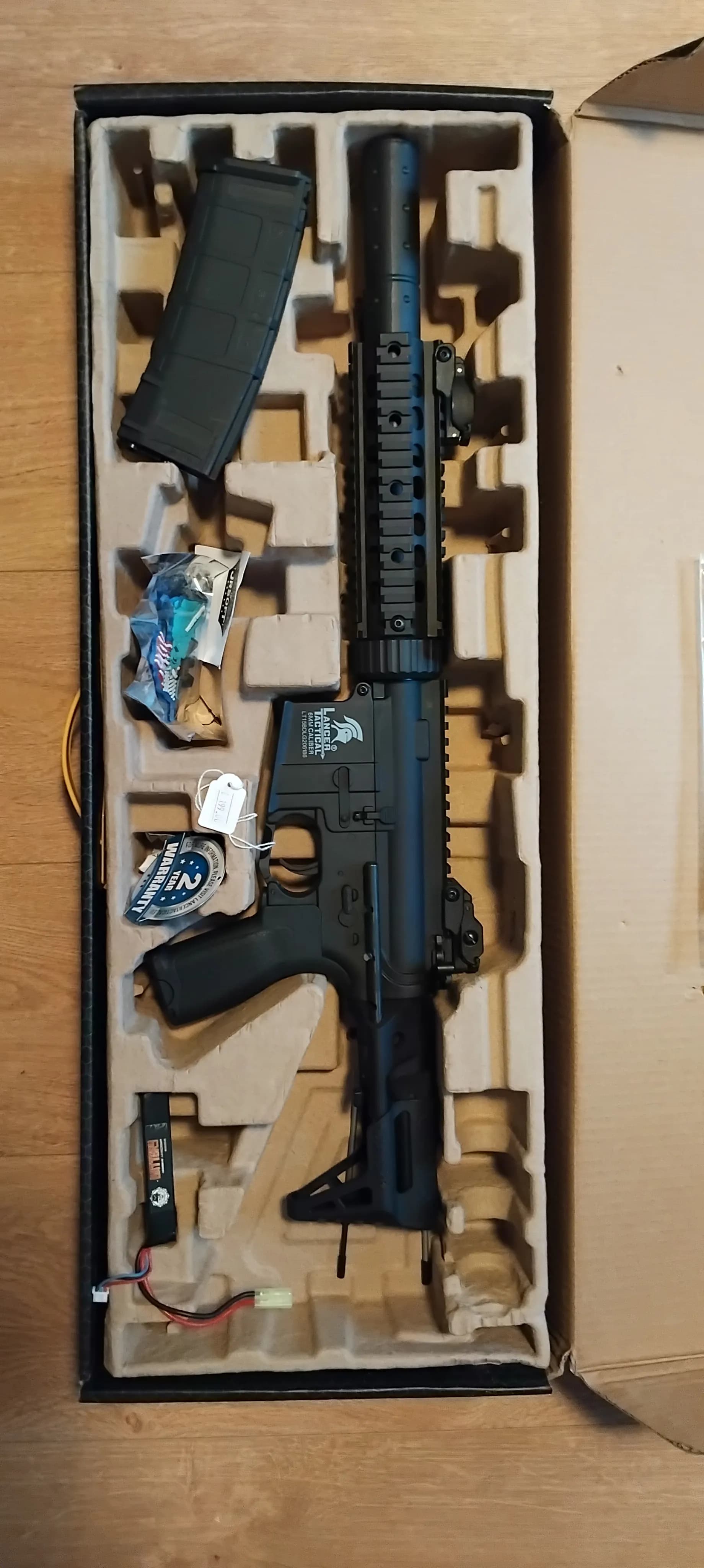 M4 AEG Gen 2 Lancer Tactical – Pack complet – Neuve