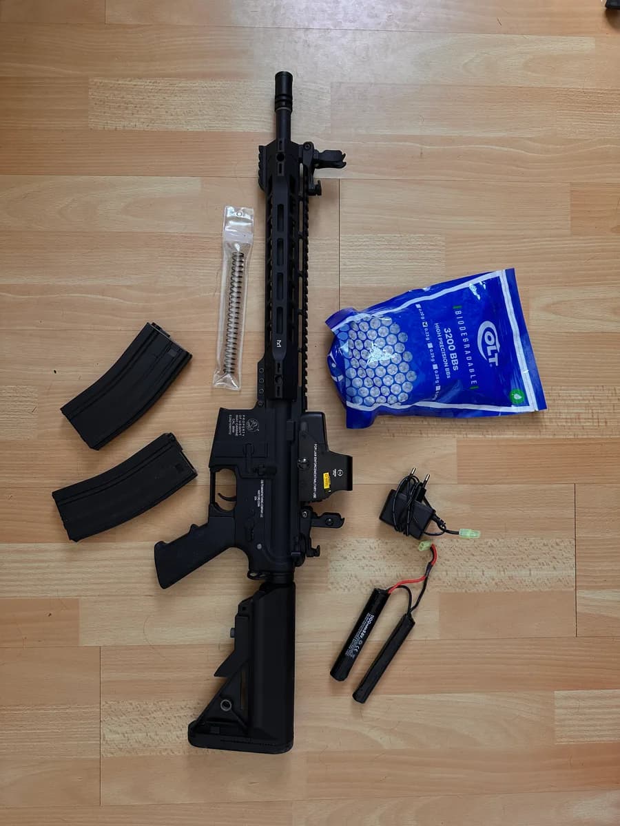 Réplique Colt M4 Hawkeye AEG Full Metal Cybergun + viseur