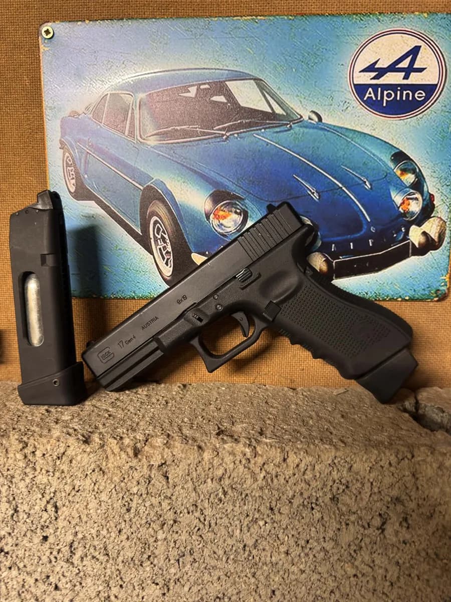 Umarex / VFC Glock 17 Gen4 CO2 – 2 chargeurs mini 1