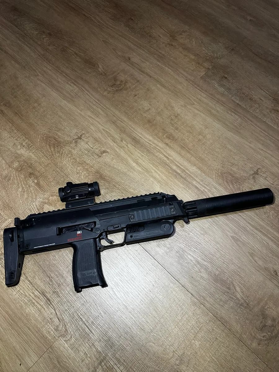 VFC MP7 GBBR + 2 chargeurs + upgrades + red dot Theta Optics mini 3