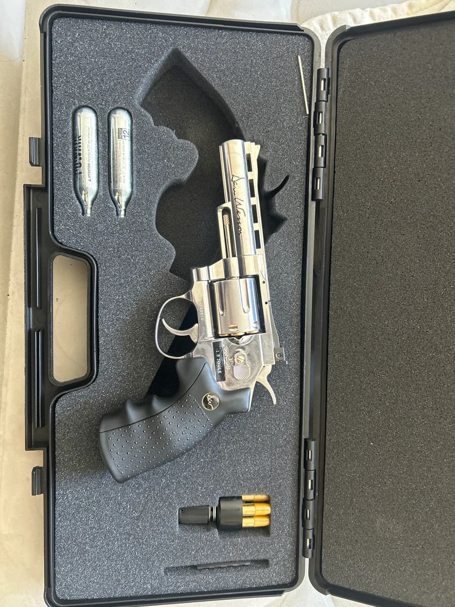 Revolver Dan Wesson mini 1