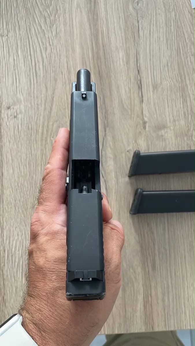 Glock 17 + 3 chargeurs à gaz. mini 1