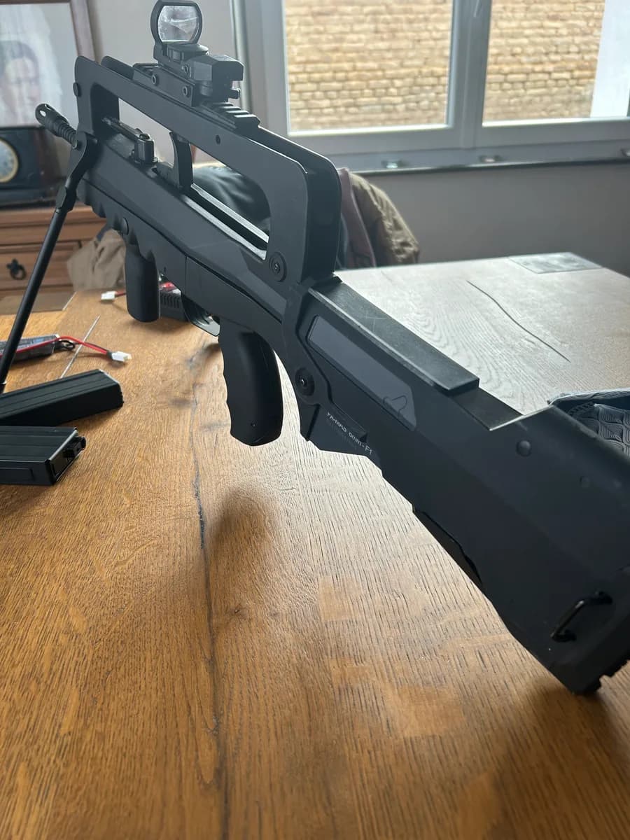 Pack complet réplique FAMAS F1 EVO G1 + accessoires mini 1