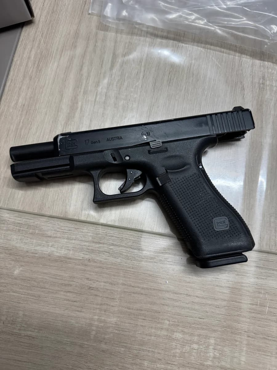 Glock 17 Gen5 VFC/Umarex + 2 chargeurs mini 1
