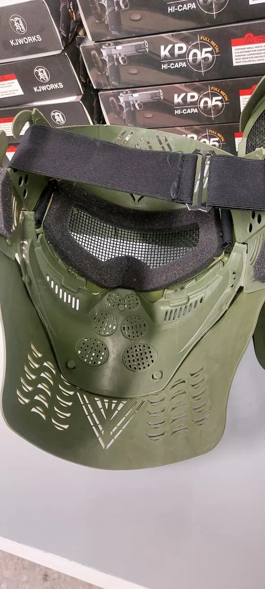 4 casques de protections mini 1