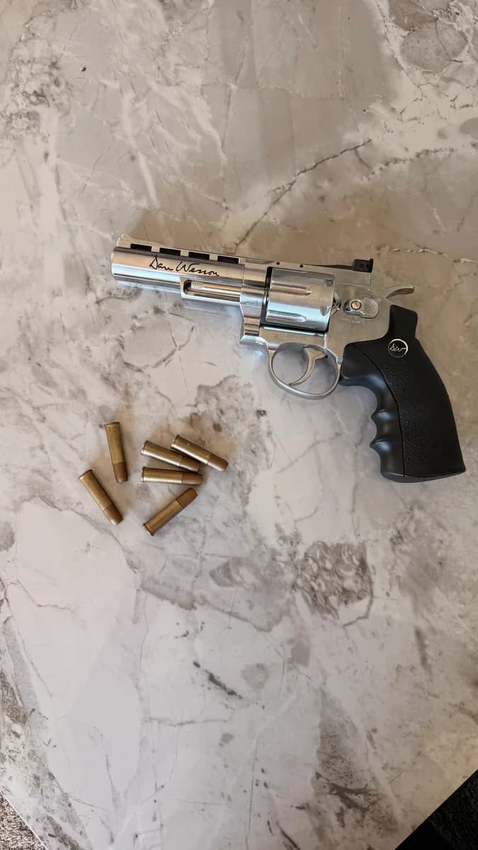 DAN WESSON + 6 cartouches