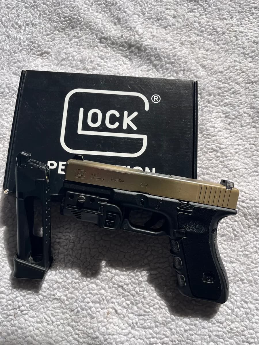 Glock G17 Cybergun mini 1
