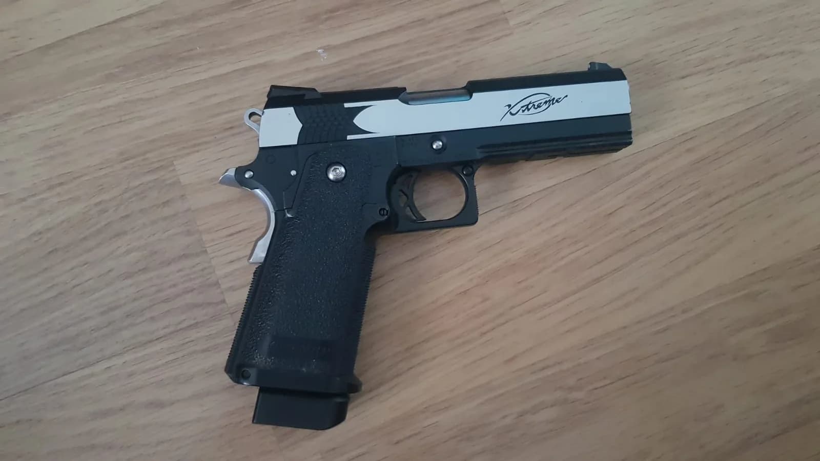 PACK AIRSOFT : 2 AK-47 + 1 PA TOKYO MARUI + ÉQUIPEMENT mini 6