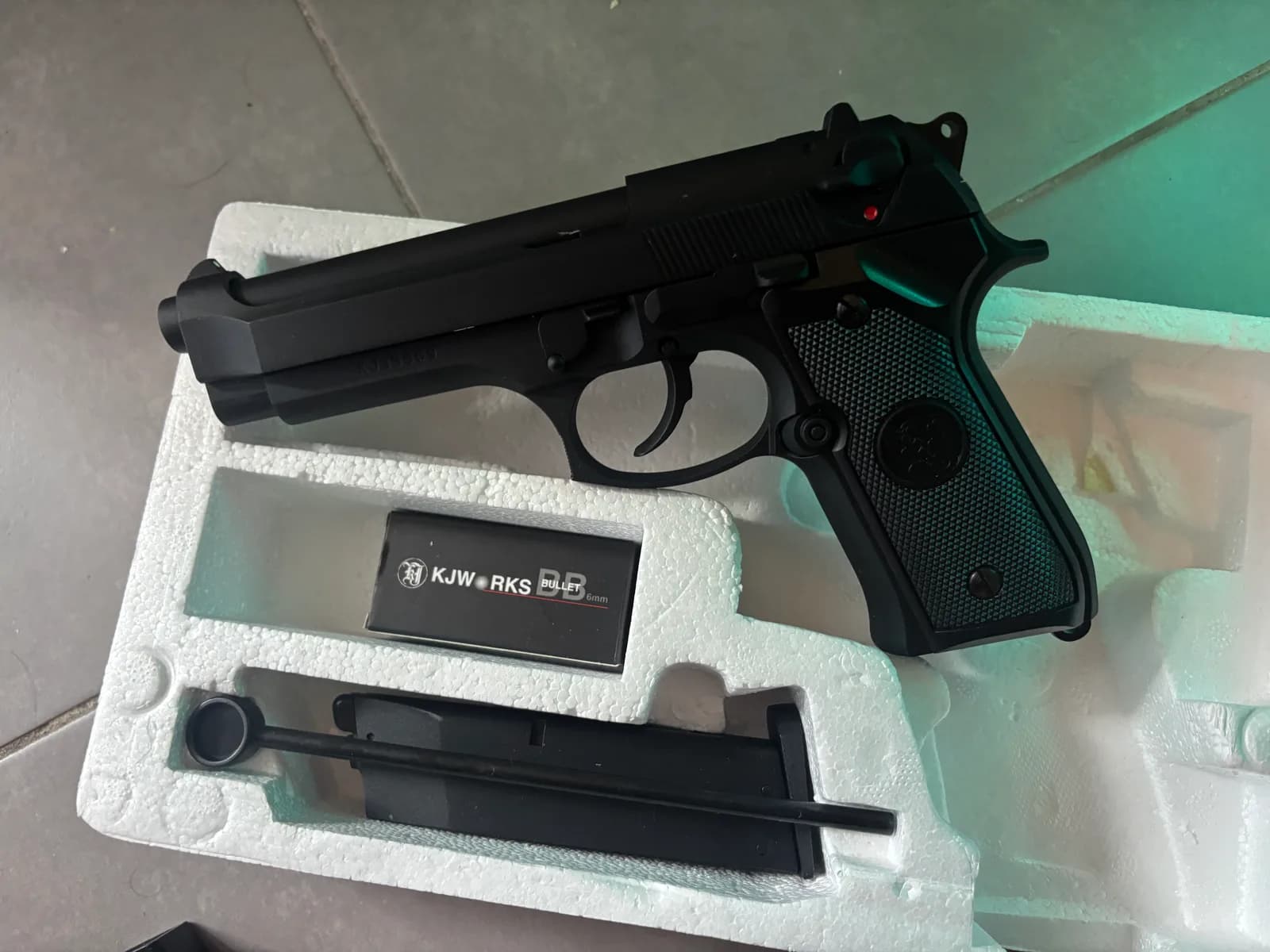 KJ Works M9 Full Metal GBB – Gaz Blowback – Boîte d'origine mini 4