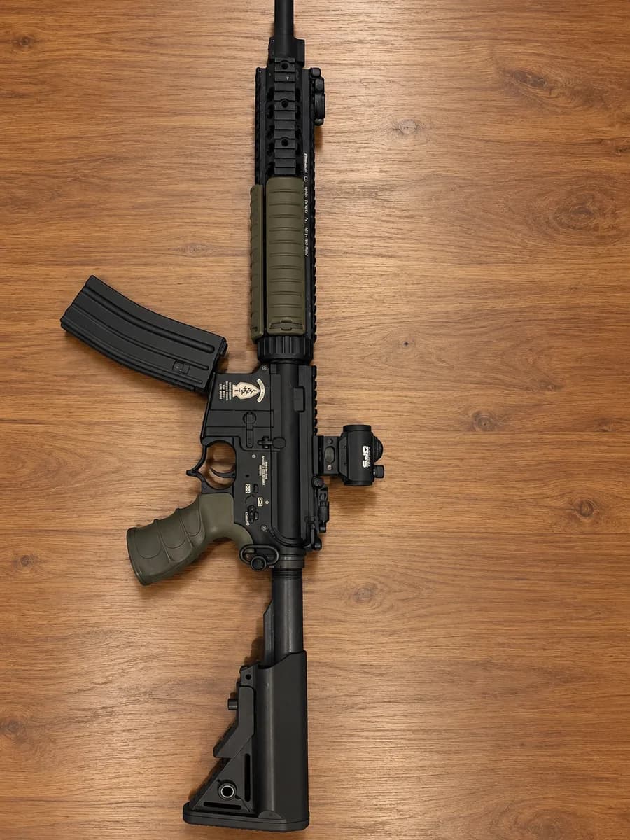 G&P M4 SPR/A AEG + silencieux + 5 chargeurs
