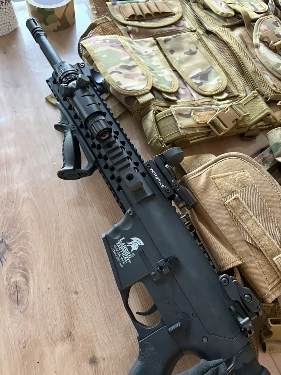 Pack Airsoft Lancer Tactical M4 AEG Gen 2 + équipements mini 4