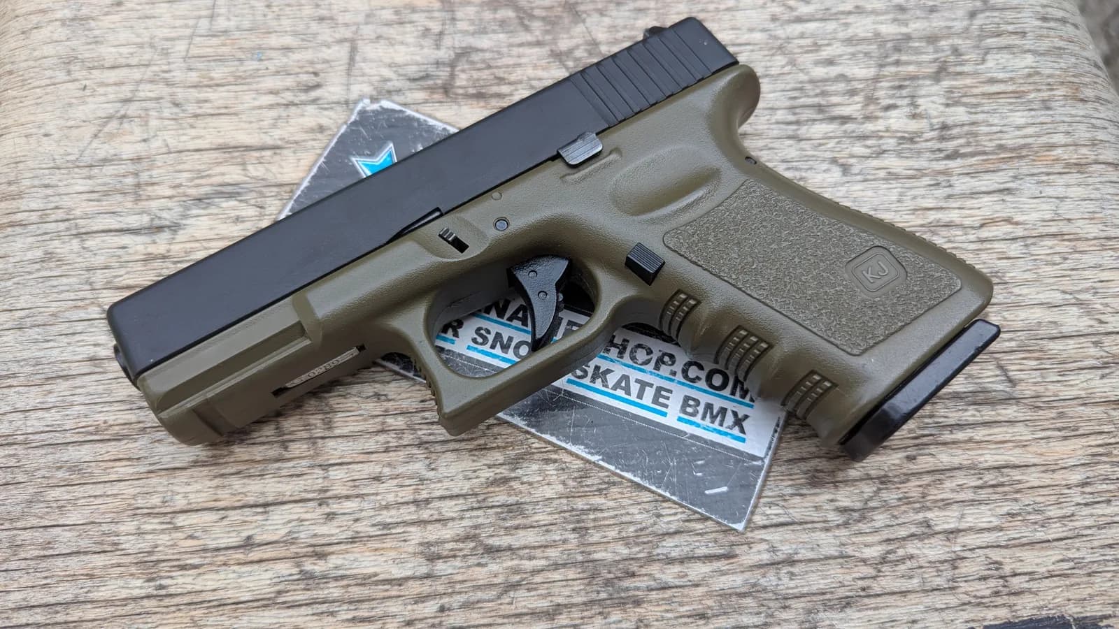 Glock 19 Gen3 Kaki GBB KJW mini 8
