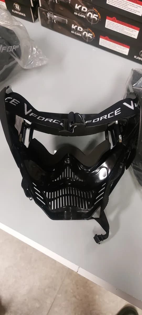 4 casques de protections mini 2