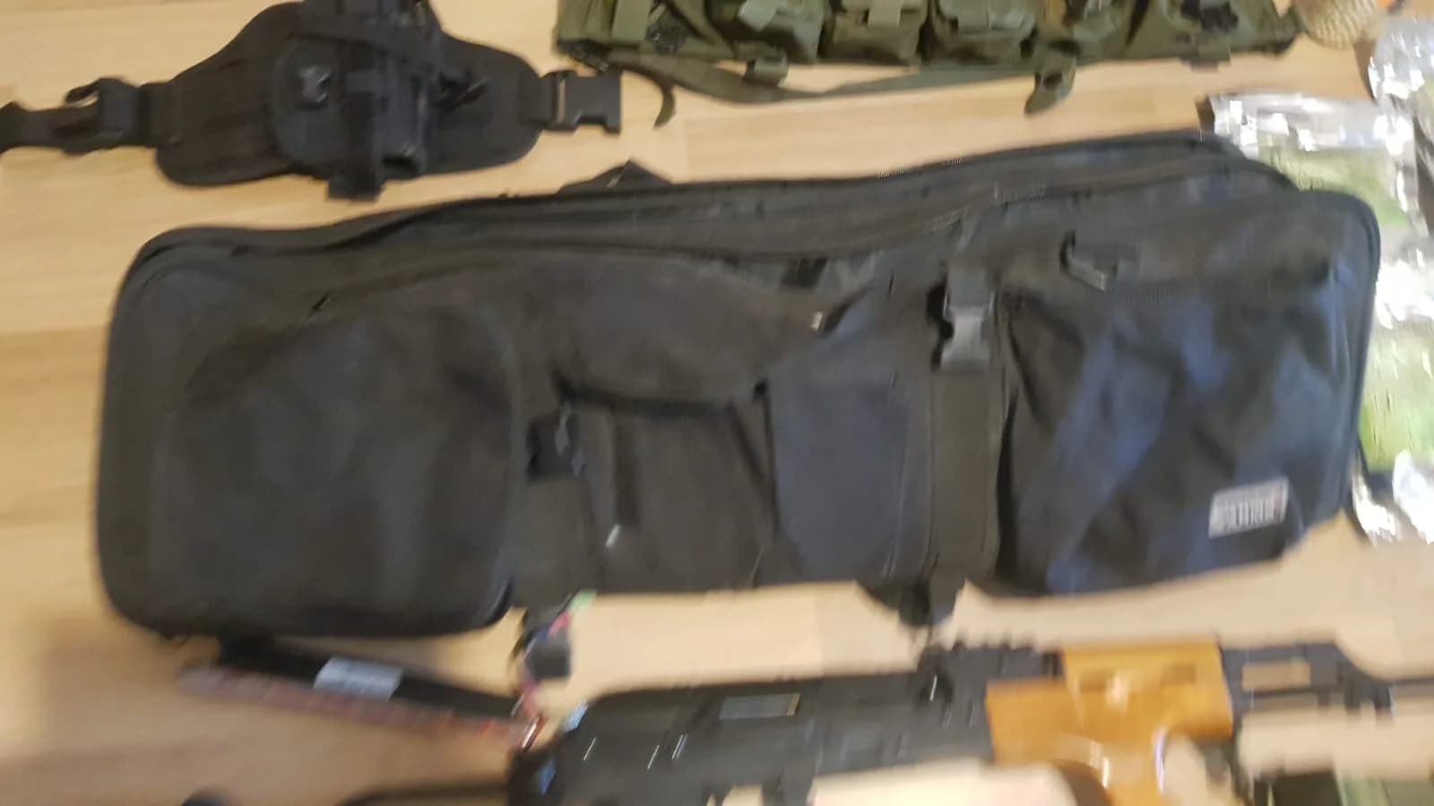 PACK AIRSOFT : 2 AK-47 + 1 PA TOKYO MARUI + ÉQUIPEMENT mini 1