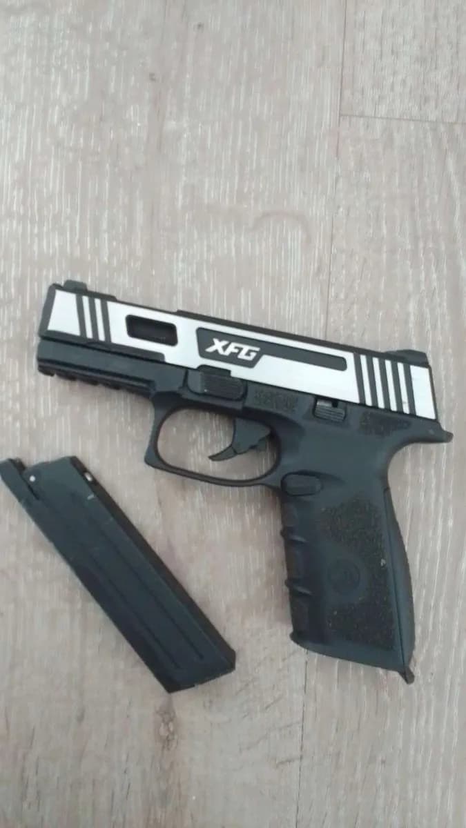Pistolet ICS