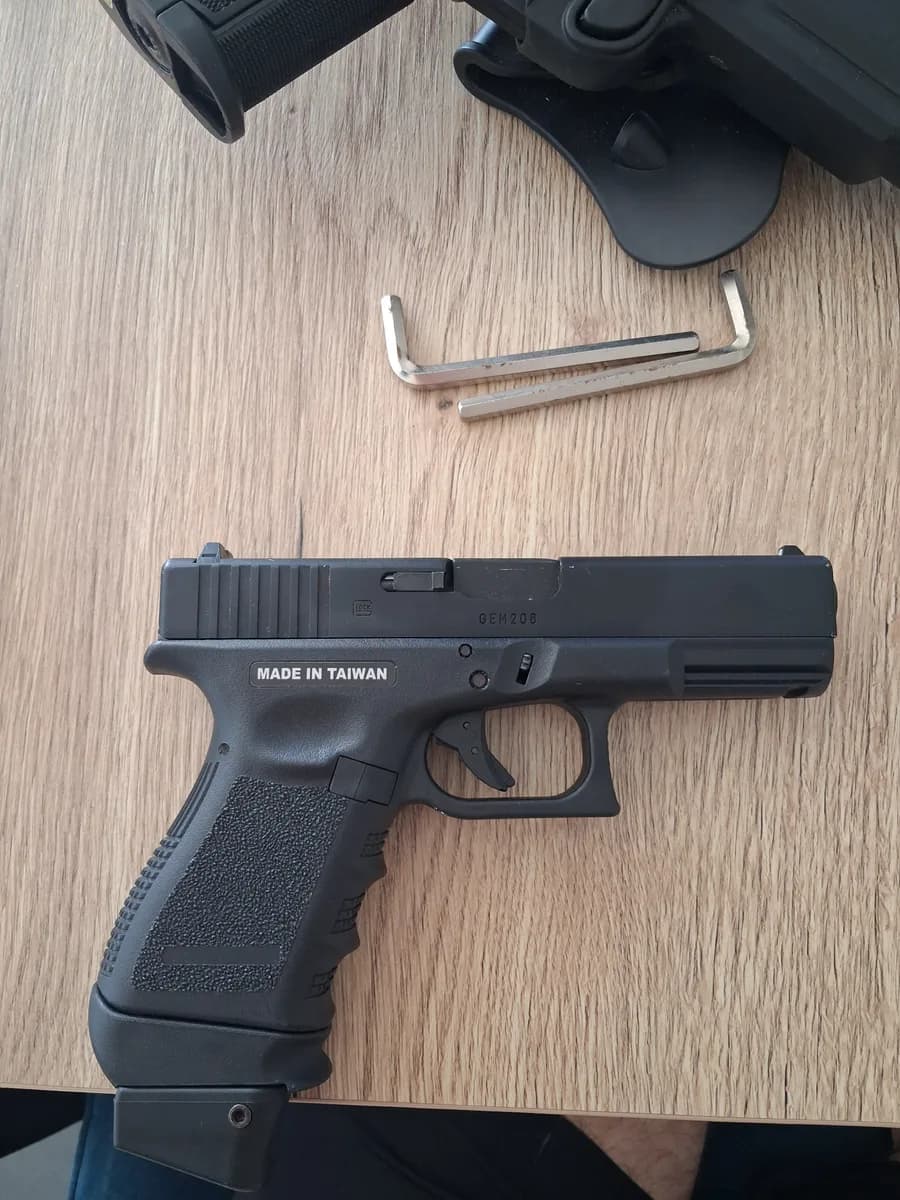 glock 19 , 1911 et p99 dao