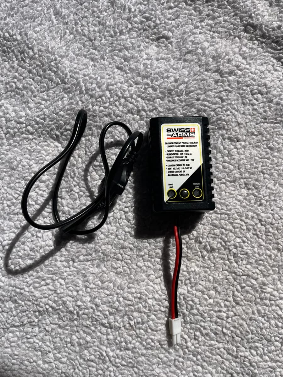Chargeur NiMH Swiss Arms + lubrifiant offert mini 2