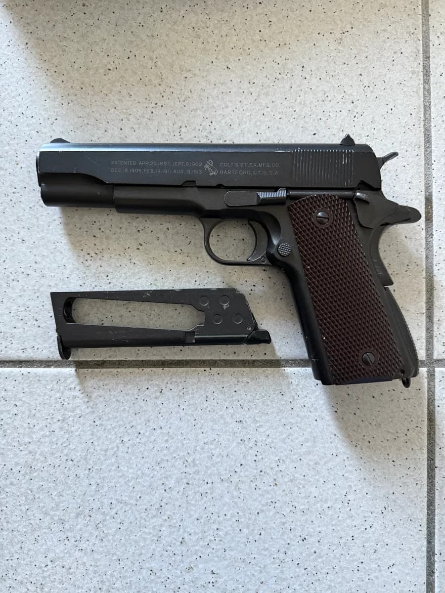 Lot Airsoft AK Cybergun + Colt 1911 CO₂ + accessoires mini 4