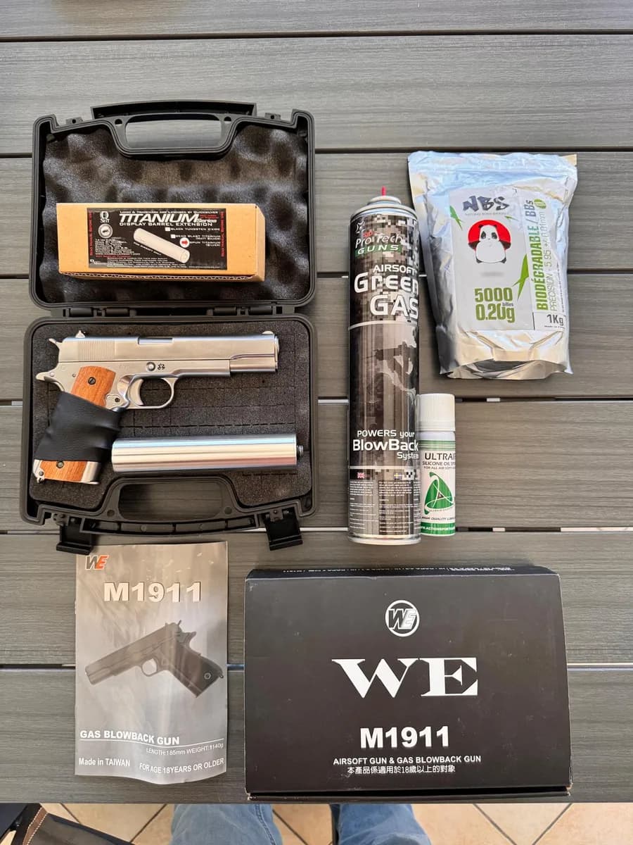 Réplique Airsoft WE M1911 Silver Gaz Blowback + accessoires