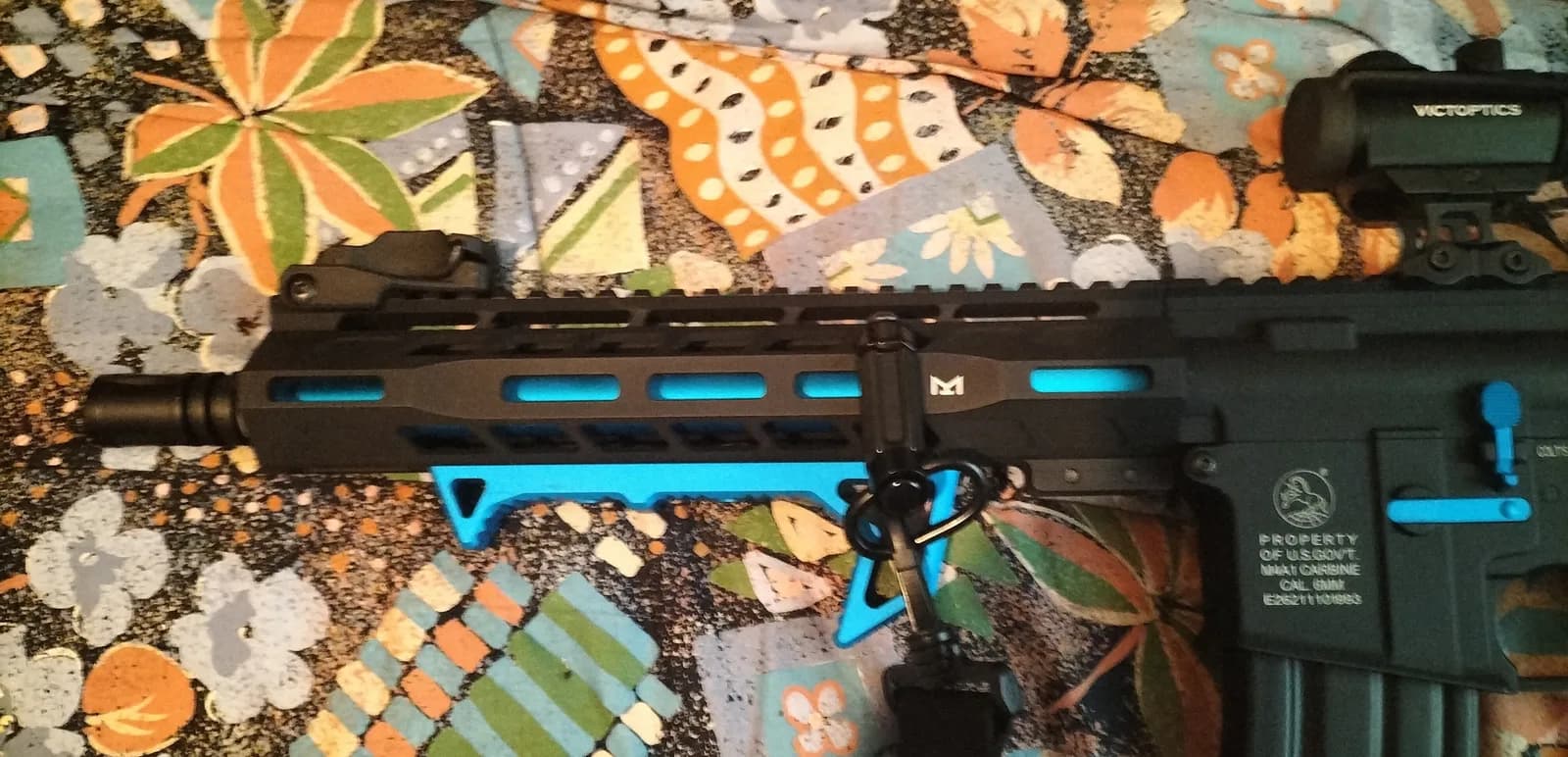 Colt M4 Hornet Blue Fox – Viseur VictOptics mini 6