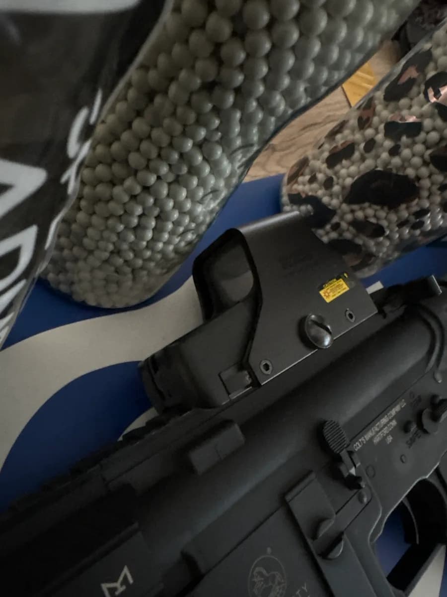 Colt M4 Hornet Full Metal + Red Dots + accessoires mini 7