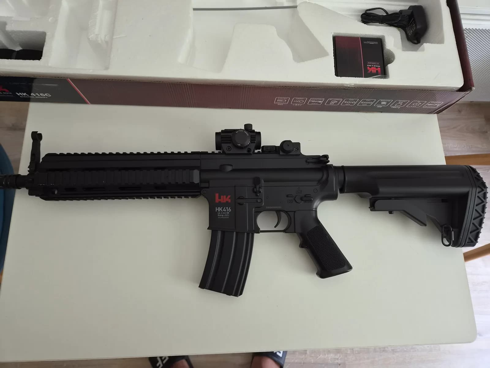 HK416C AEG + Viseur Red Dot Lancer Tactical mini 9