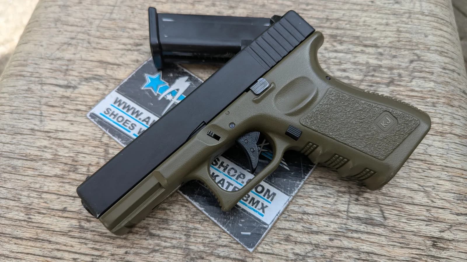 Glock 19 Gen3 Kaki GBB KJW mini 1