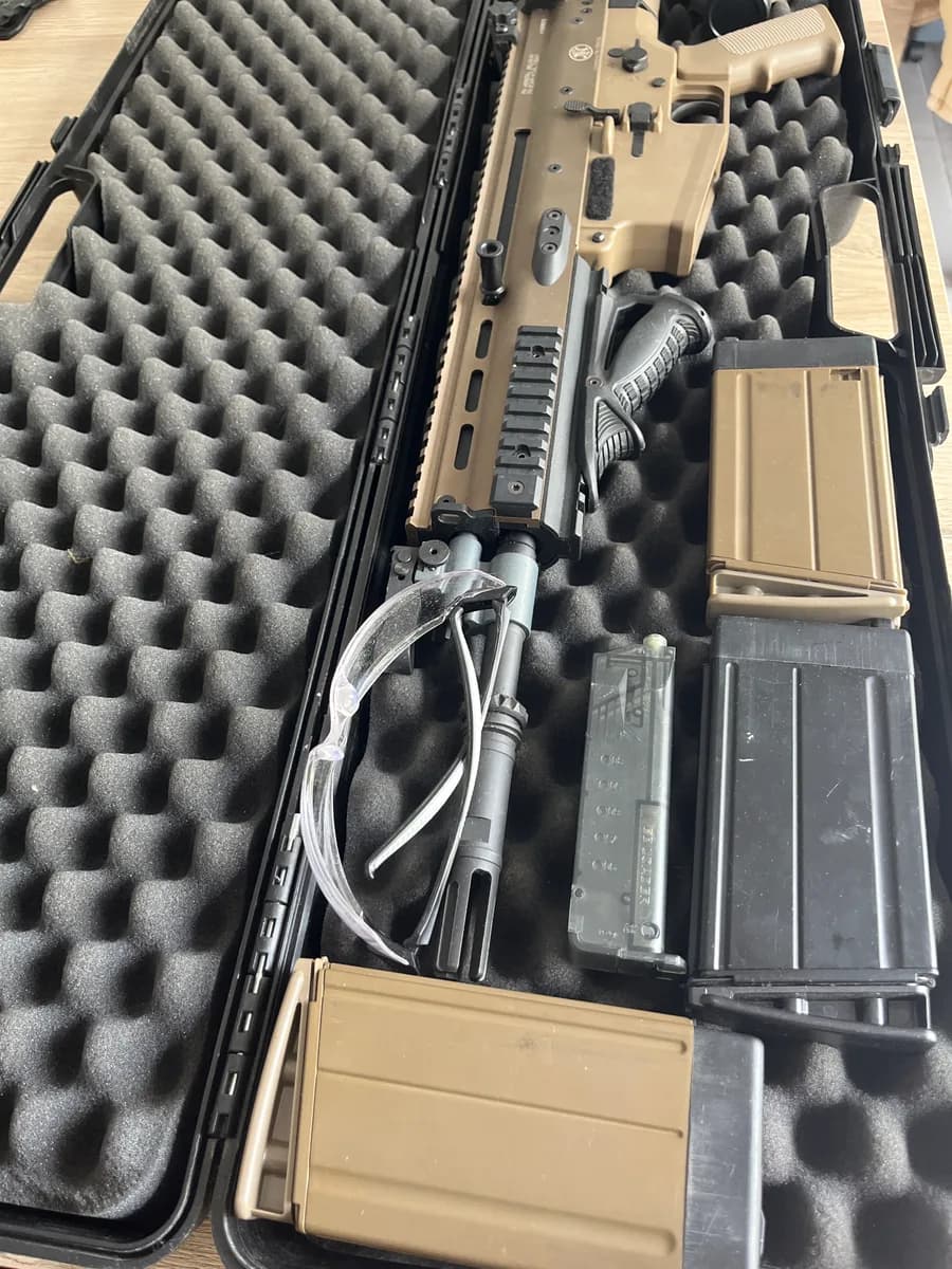 Scar-H + 3 chargeurs + lunettes. mini 1