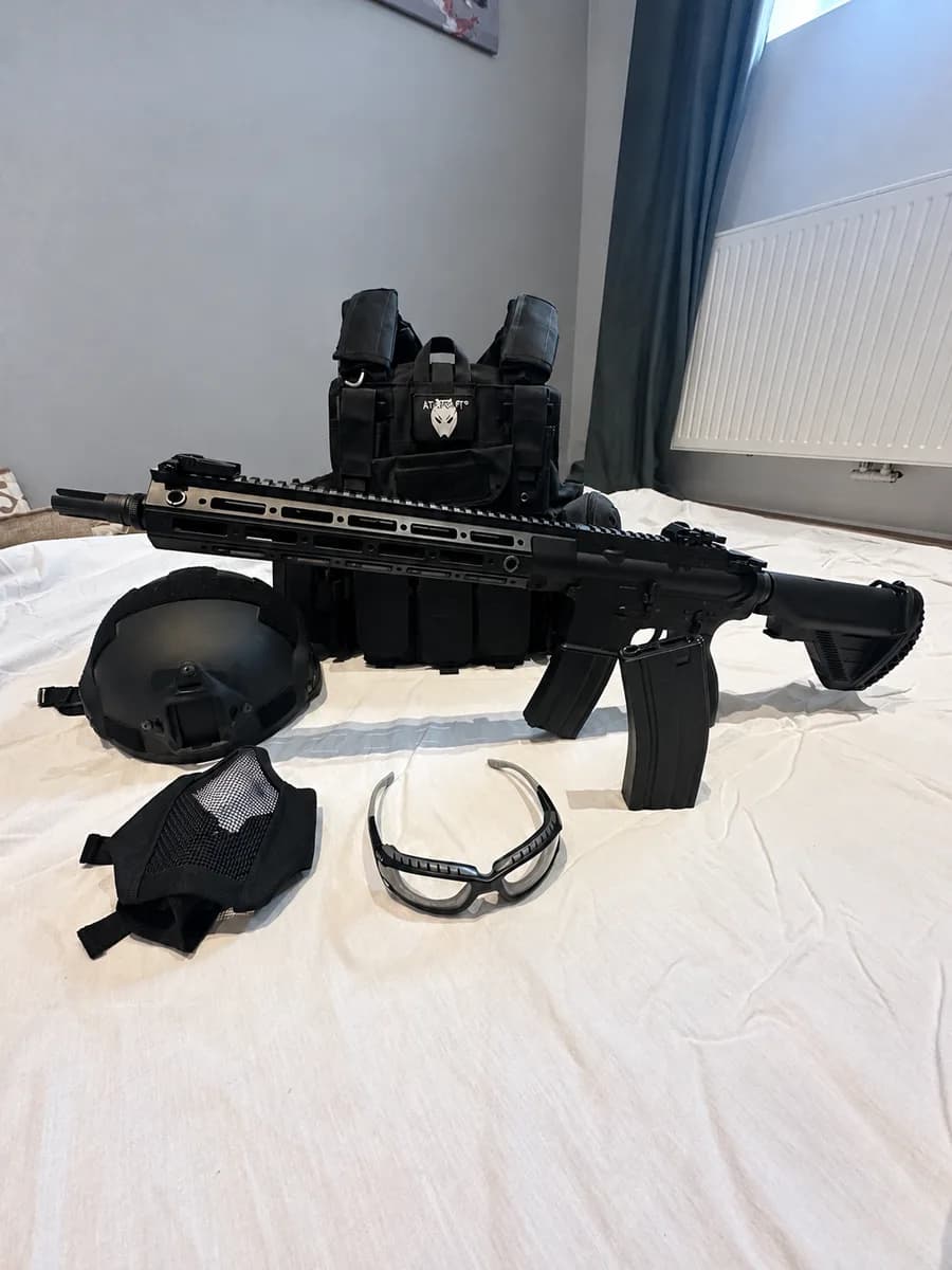 équipement airsoft complet noir – 330 €