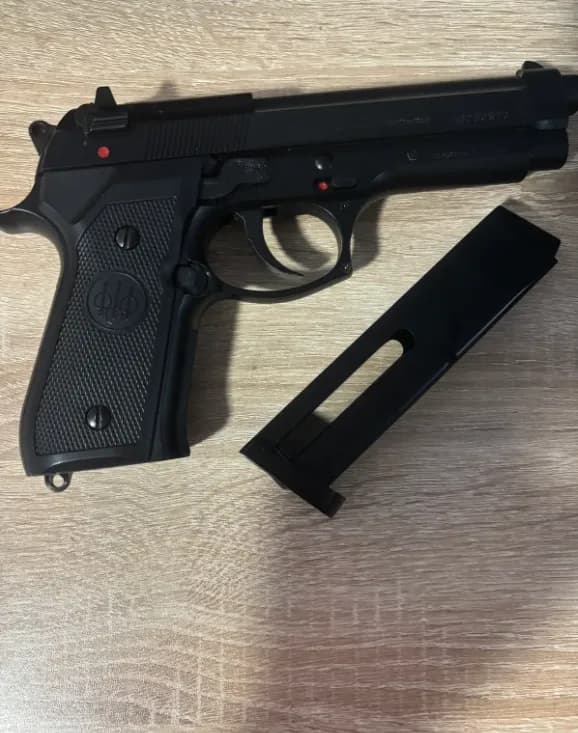 Beretta Pietro + Holster