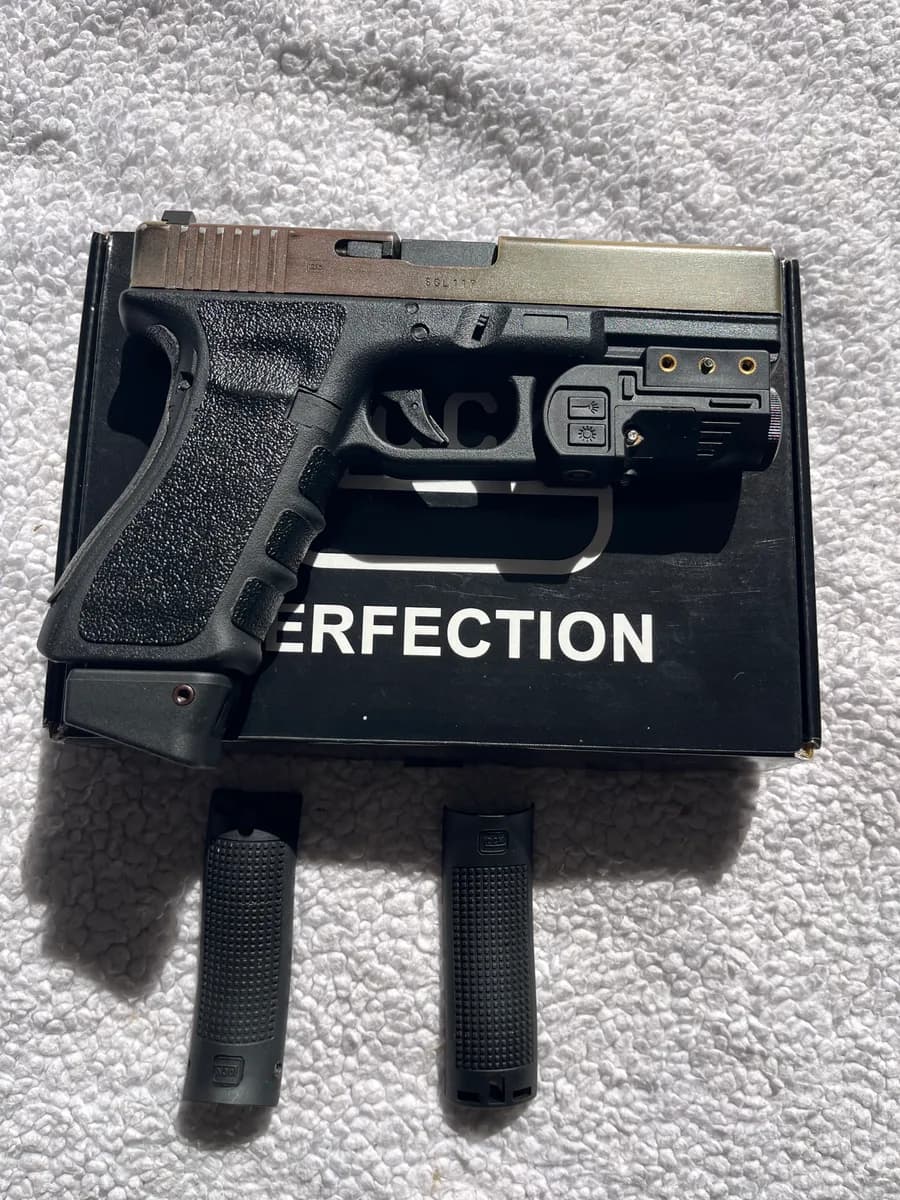 Glock G17 Cybergun mini 4