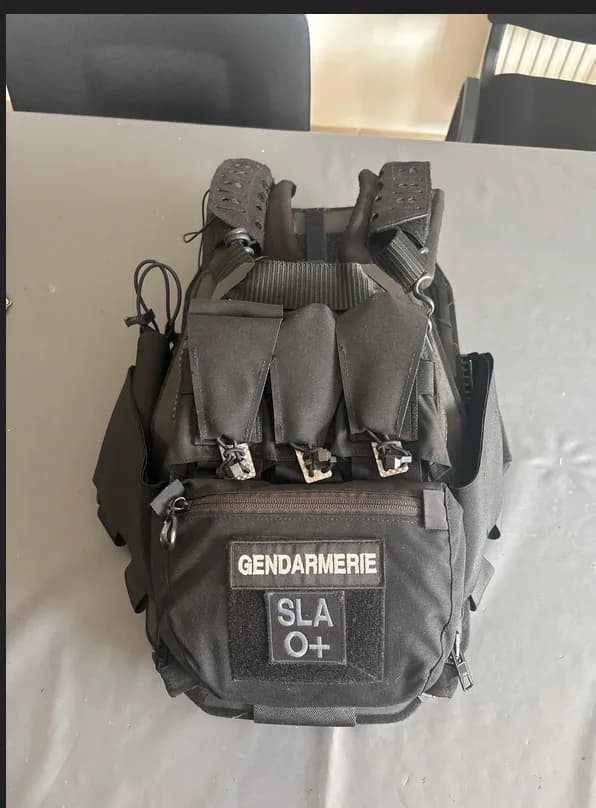 Gilet minimaliste / porte plaque mini 1