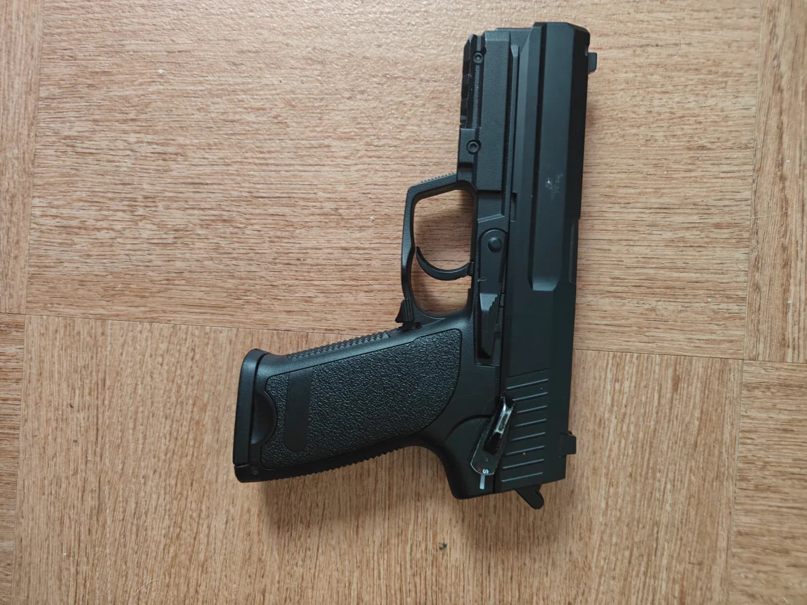 M4 CYMA CM.068B 1 plus pistolet en métal polymère mini 2