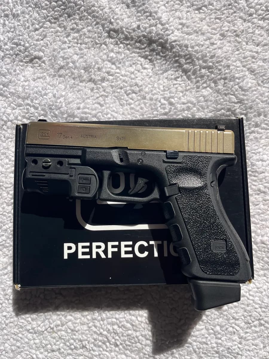 Glock G17 Cybergun mini 3