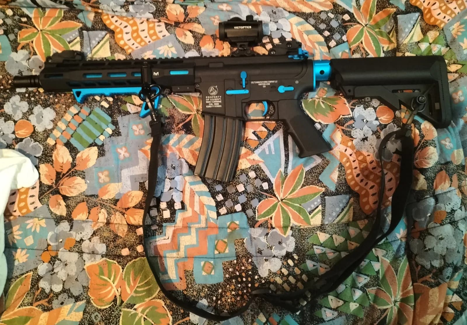 Colt M4 Hornet Blue Fox – Viseur VictOptics mini 3