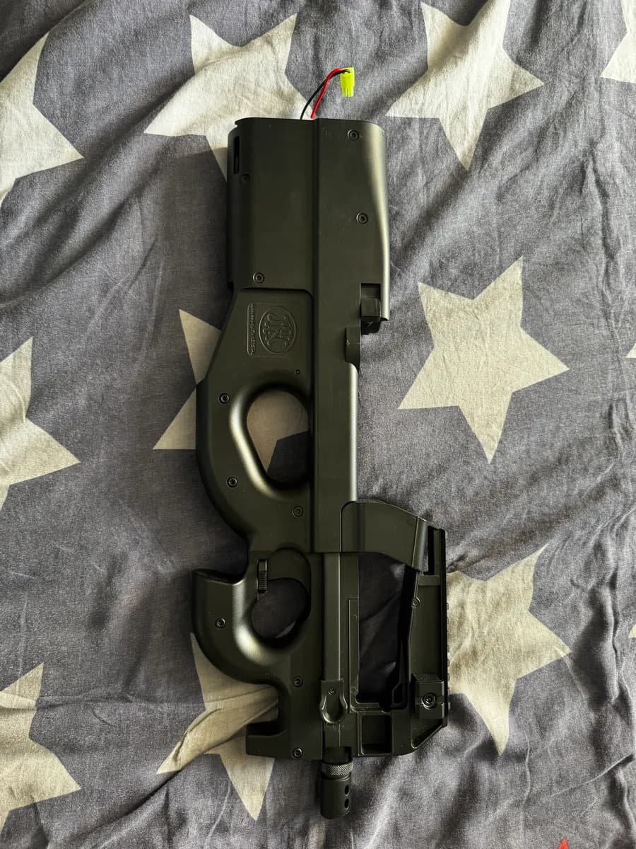 P90 Cybergun mini 1