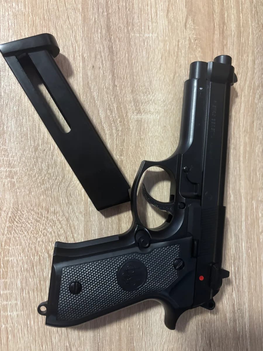 Beretta Pietro + Holster mini 2