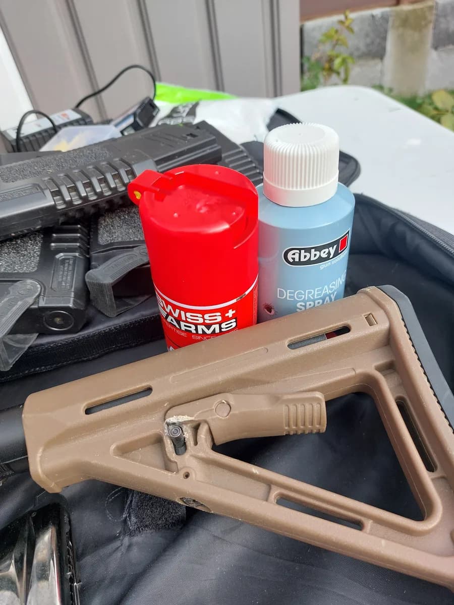 Pack complet airsoft comprenant 2 répliques et une grenade mini 5