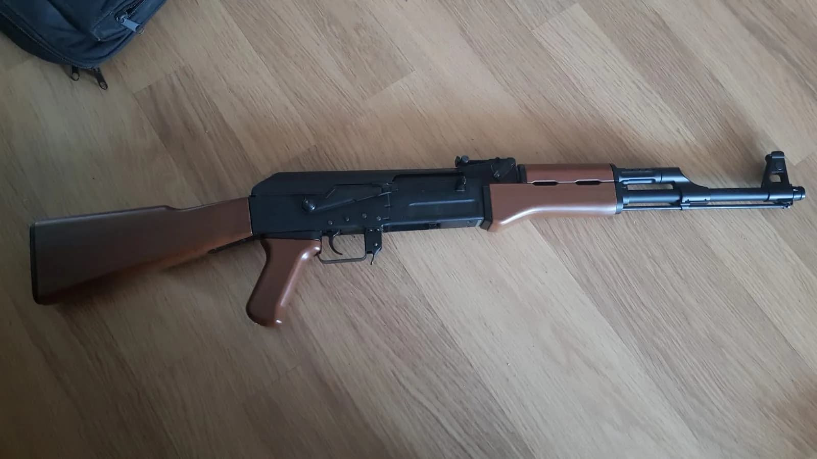 PACK AIRSOFT : 2 AK-47 + 1 PA TOKYO MARUI + ÉQUIPEMENT mini 5