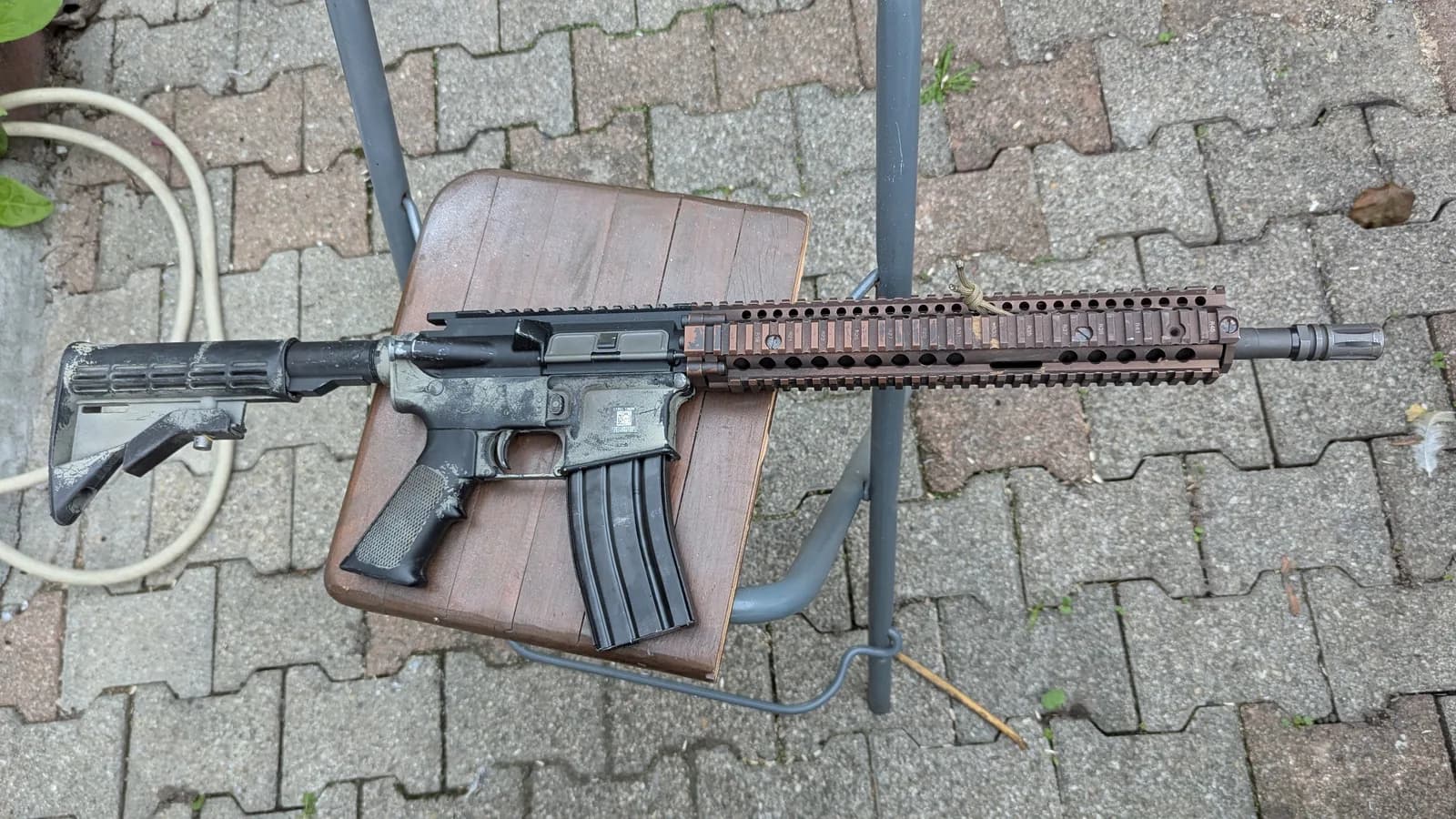 Colt M4 GBBR Custom Daniel Defense RIS II FSP mini 3