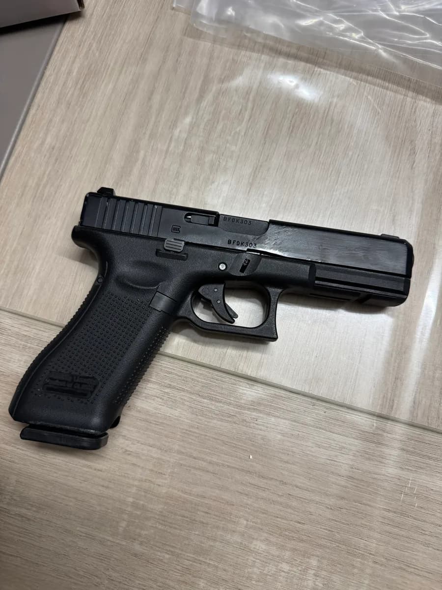 Glock 17 Gen5 VFC/Umarex + 2 chargeurs mini 2